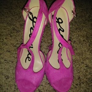 Hot Pink Heel’s